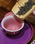 適合冷氣房飲用的溫性老紅茶，驅寒暖胃、加速午間代謝，告別身體沉重感