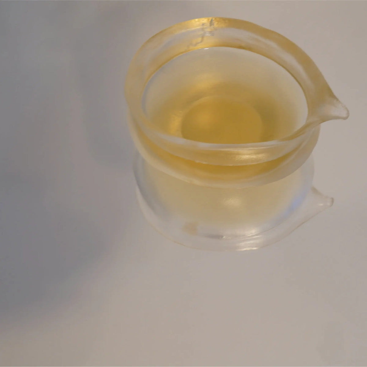 Tealf 易武白茶茶湯 - 清亮剔透，展現極致順滑 (Smooth) 體感，適合日常代謝飲用
